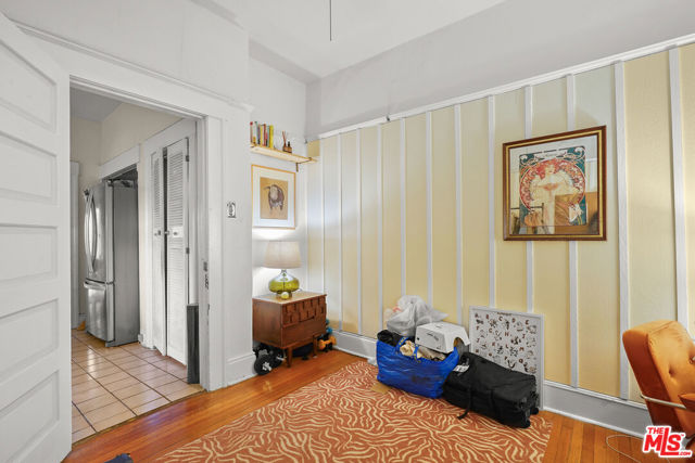 656 Parkman Avenue, Los Angeles CA: https://media.crmls.org/mediaz/dc64bdc8-6951-439e-b967-e6c22fc1071e.jpg