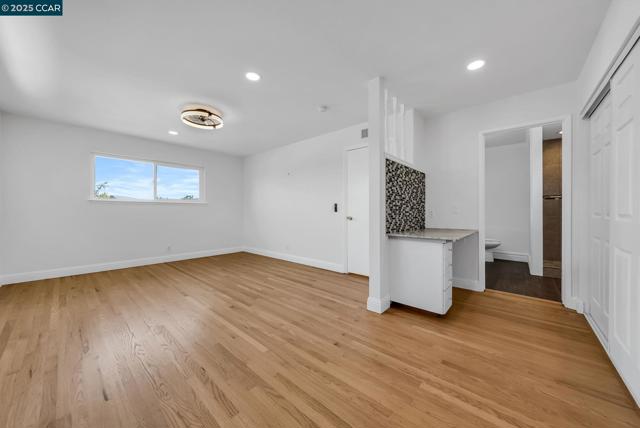 37643 Crocus Ct, Newark CA: https://media.crmls.org/mediaz/dc65091a-3628-4cab-83db-6af15e09d82c.jpg