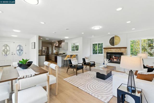 122 Stein Way, Orinda CA: https://media.crmls.org/mediaz/dc654097-d7bc-4142-beb4-c8979a8190c1.jpg
