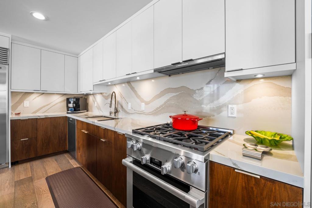 645 Front - photo 16