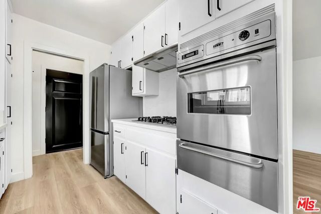 1140 N Ogden Drive, West Hollywood CA: https://media.crmls.org/mediaz/dc65cc24-060a-4955-b99f-7be809b7aa49.jpg
