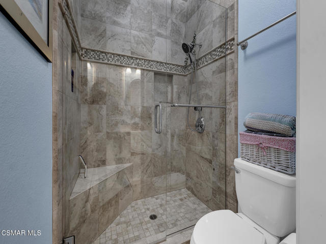 331 Briar Bluff Circle, Thousand Oaks CA: https://media.crmls.org/mediaz/dc661441-b3b0-4aab-bf99-70fe619c28e4.jpg