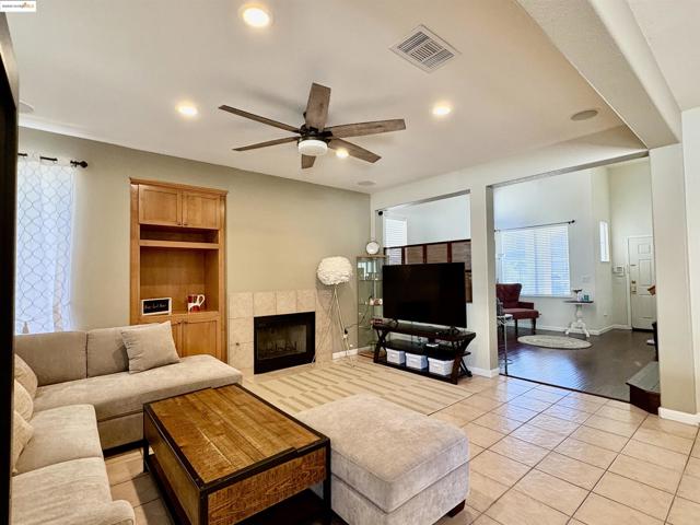 5736 Idlewood Street, Dublin CA: https://media.crmls.org/mediaz/dc662ce5-9442-482c-9178-fafb78e56132.jpg