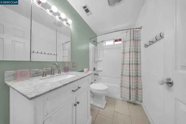 3412 Flamingo Dr, Concord CA: https://media.crmls.org/mediaz/dc67e1ee-c5f6-4277-9077-4a626469daeb.jpg