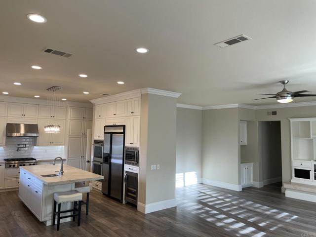 Detail Gallery Image 9 of 16 For 7941 Corte Domingo, Carlsbad,  CA 92009 - 4 Beds | 4/1 Baths