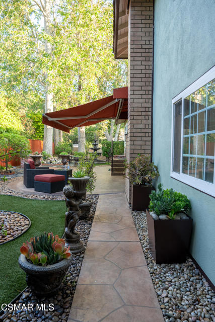 1694 Margate Place, Westlake Village CA: https://media.crmls.org/mediaz/dc684fae-5b86-47f4-a38d-489c30996945.jpg