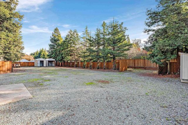 2215 Chardonnay Way, Livermore CA: https://media.crmls.org/mediaz/dc685666-24d6-4c70-b6fa-6a71e70d7c6a.jpg