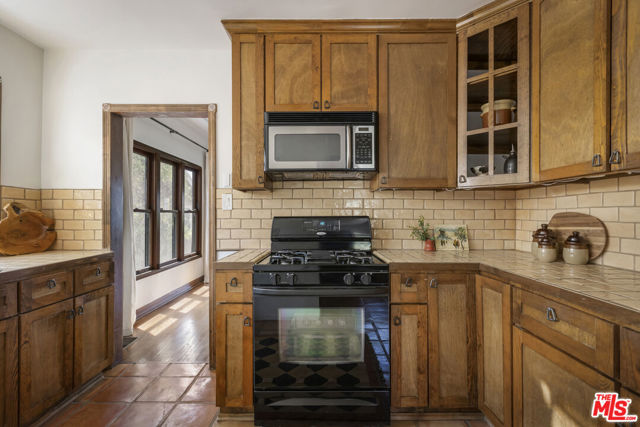 6105 Mount Angelus Drive, Los Angeles CA: https://media.crmls.org/mediaz/dc68f14f-f533-4f1c-9a89-7df0699fb905.jpg