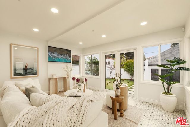 324 15th Street, Santa Monica CA: https://media.crmls.org/mediaz/dc692ba4-135b-4b7f-96a0-41876b4db994.jpg