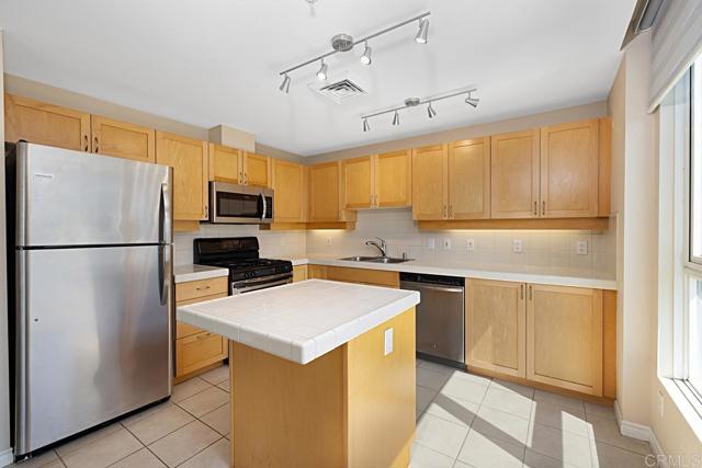1240 India Street, San Diego CA: https://media.crmls.org/mediaz/dc6ad1c5-12a3-45ee-9412-4331fcfc7250.jpg