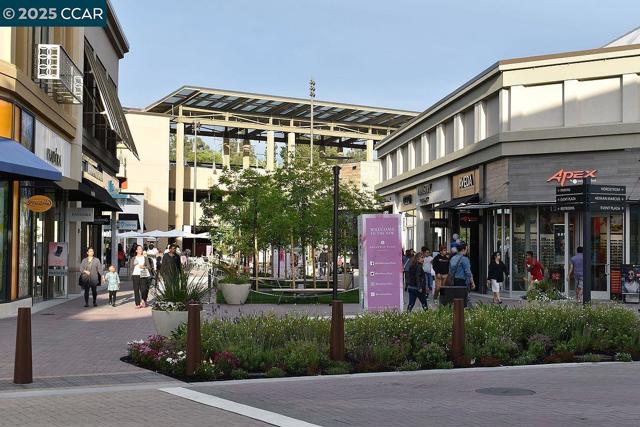 1952 Montclair Court, Walnut Creek CA: https://media.crmls.org/mediaz/dc6aff1a-e2da-44f0-9521-12afc29c44fa.jpg