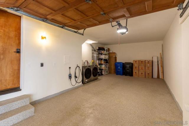 8666 Villa La Jolla Dr, La Jolla CA: https://media.crmls.org/mediaz/dc6b71da-4489-4f08-9924-2e746d54b440.jpg