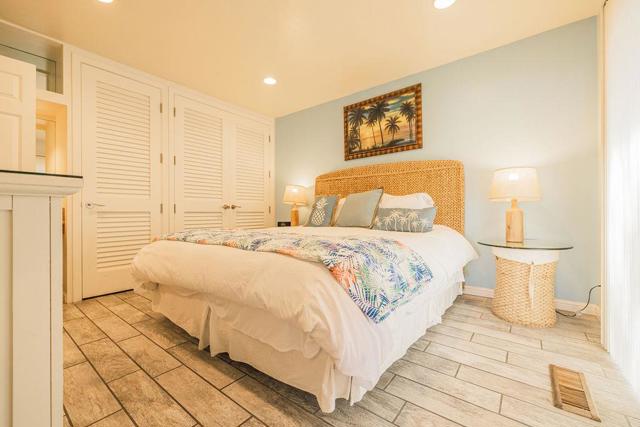22818 E Cliff Drive, Santa Cruz CA: https://media.crmls.org/mediaz/dc6b7a6b-1804-4584-86a7-35ba5577baa1.jpg