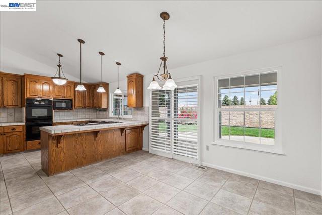 27000 S Hillview St, Tracy CA: https://media.crmls.org/mediaz/dc6b9303-f09d-44e9-ba71-2adbfb3471a0.jpg