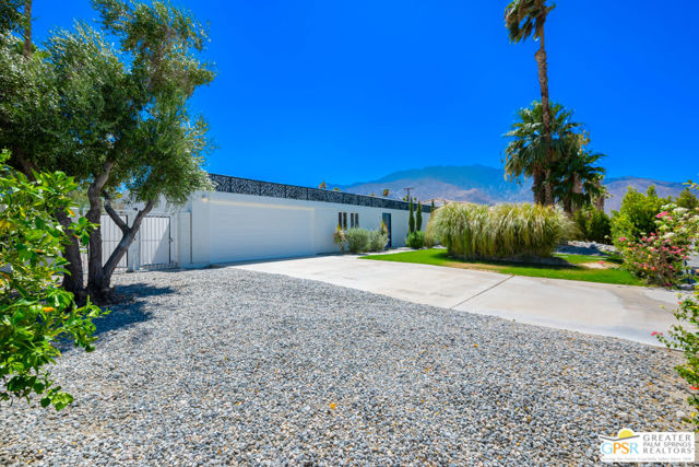 2405 Francis Drive, Palm Springs, California 92262, 3 Bedrooms Bedrooms, ,Single Family Residence,For Sale,Francis,24429179