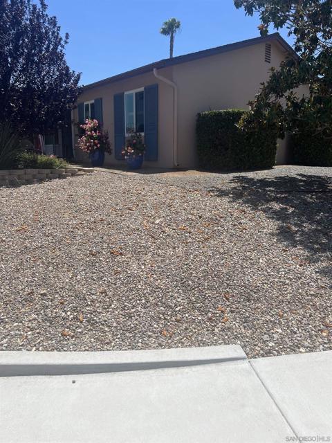 16495 Roca Dr, San Diego CA: https://media.crmls.org/mediaz/dc6cfea8-48c9-464d-8829-f7be762d5455.jpg