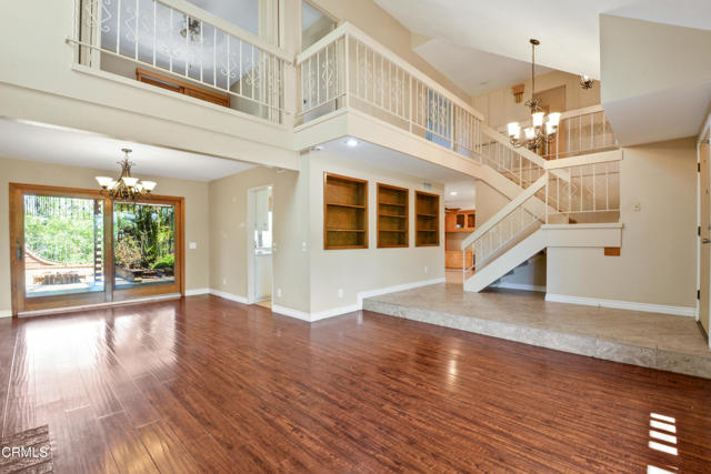 Detail Gallery Image 2 of 13 For 728 Arroues Dr, Fullerton,  CA 92835 - 3 Beds | 3 Baths