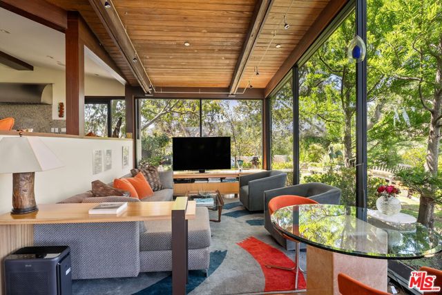 1024 Lindenwood Lane, Los Angeles CA: https://media.crmls.org/mediaz/dc6d2d86-3ed9-4318-8fdc-efd6563bfb4a.jpg