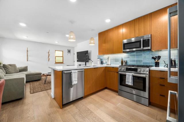 208 Capitola Avenue, Capitola CA: https://media.crmls.org/mediaz/dc6d86e6-ccd6-4f90-93de-85f178bac09e.jpg