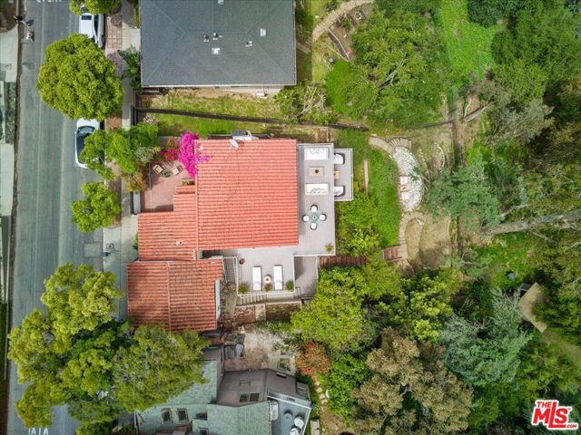 3074 Lake Hollywood Drive, Los Angeles CA: https://media.crmls.org/mediaz/dc6dad2e-7089-48be-a10f-60eea08831cc.jpg