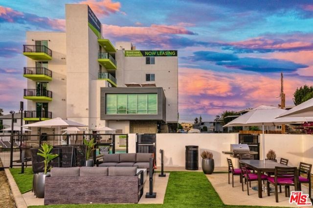 11036 Moorpark Street, Los Angeles CA: https://media.crmls.org/mediaz/dc6e5b62-642b-4a08-afd1-53cdab124b3d.jpg