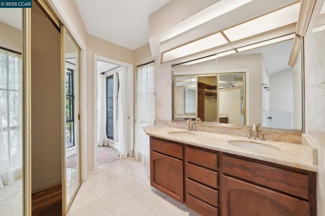 58 Saint Andrews Ln, Alamo CA: https://media.crmls.org/mediaz/dc6eba32-744a-4c88-8c25-b8f6dd8ba38f.jpg