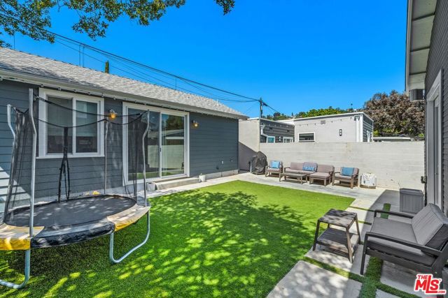 4139 Camero Avenue, Los Angeles CA: https://media.crmls.org/mediaz/dc6f90cc-d8d5-4940-a0a8-4cfe33740efd.jpg