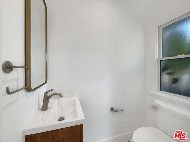 10011 Odessa Avenue, North Hills CA: https://media.crmls.org/mediaz/dc701de9-3a6c-4805-87ad-51ae9407789c.jpg