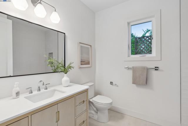 2129 Youngs Ct, Walnut Creek CA: https://media.crmls.org/mediaz/dc708923-0ebd-4440-a19f-53b9957c4084.jpg
