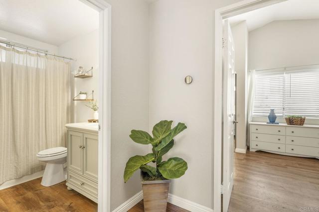 724 Hollowglen Road, Oceanside CA: https://media.crmls.org/mediaz/dc716a0e-be2e-4369-a176-b8c7484bbd06.jpg