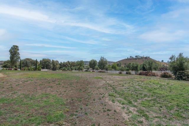 Image 42 of 75 For 37789 Avenida La Cresta