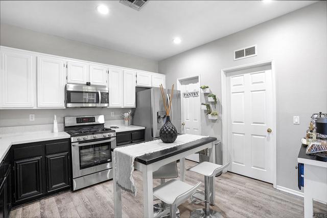 Detail Gallery Image 6 of 21 For 6363 Avenida De Las Vistas #4,  San Diego,  CA 92154 - 3 Beds | 2/1 Baths