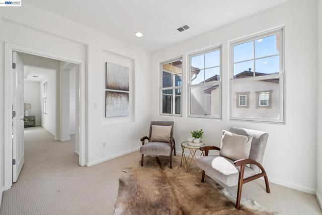 220 Hollister Avenue, Alameda CA: https://media.crmls.org/mediaz/dc71ff5f-d3f8-4780-94e0-0fd6c87e5ca3.jpg