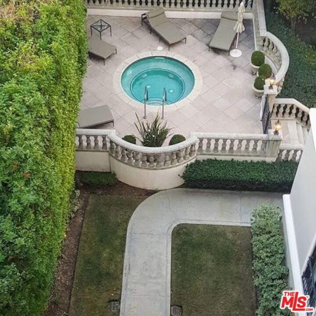 316 N Rossmore Avenue, Los Angeles CA: https://media.crmls.org/mediaz/dc724f71-0fe0-4124-9cc7-fda357e5c660.jpg