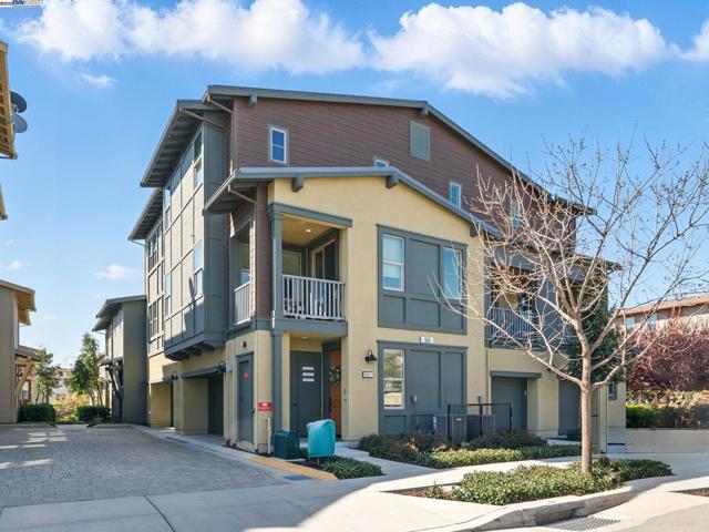 665 Sandalwood, Livermore CA: https://media.crmls.org/mediaz/dc729781-2cd5-4c64-bfe2-6027b2b48e64.jpg