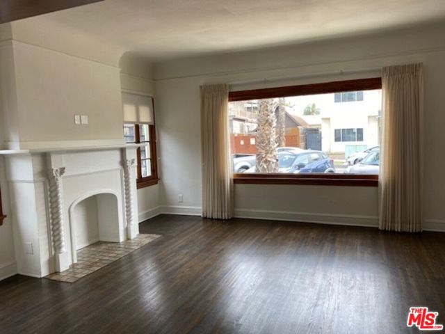 25 Falcon Avenue, Long Beach CA: https://media.crmls.org/mediaz/dc72a8fd-755c-4d17-95aa-0d3026c24174.jpg