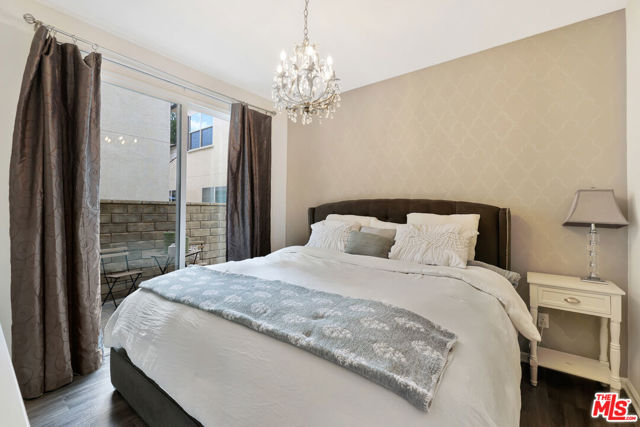 21990 Moveo Drive, Santa Clarita CA: https://media.crmls.org/mediaz/dc72be11-7dd6-436a-b27b-5cb3bfee665f.jpg