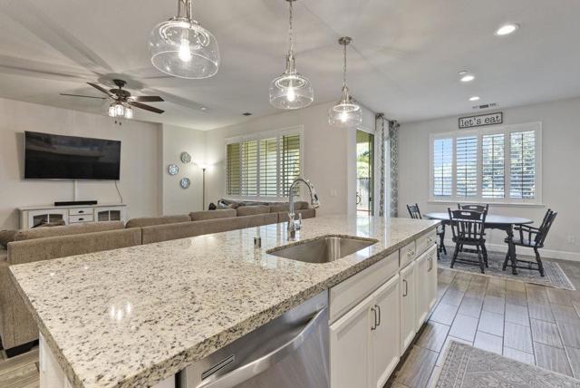 471 Segovia Drive, Hollister CA: https://media.crmls.org/mediaz/dc72f62b-9fe9-44b8-a483-f9061a3e793e.jpg