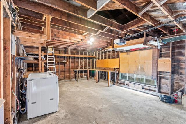 720 Gilroy Drive, Capitola CA: https://media.crmls.org/mediaz/dc72fd69-c1da-4804-ae4e-a53b19ae0012.jpg