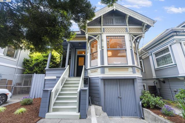 2349 Waverly St, Oakland CA: https://media.crmls.org/mediaz/dc730a99-e991-48af-8608-de81ca8f395a.jpg
