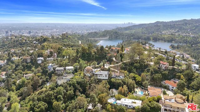3162 Durand Drive, Los Angeles CA: https://media.crmls.org/mediaz/dc731279-bd7c-4509-ac6a-7e408563e597.jpg