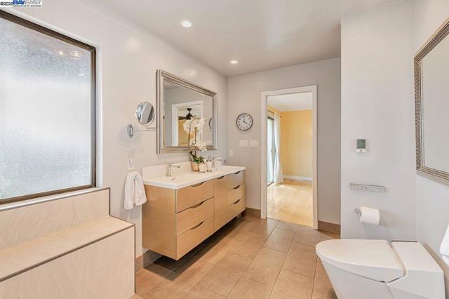 31865 Chicoine Ave, Hayward CA: https://media.crmls.org/mediaz/dc731622-798f-44d4-aa68-4e50dd0ed5b0.jpg