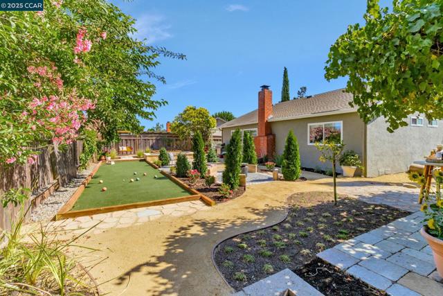 16 Belfast Pl, San Ramon CA: https://media.crmls.org/mediaz/dc73ab18-2cef-42f9-bf7a-c4351a1c6d39.jpg