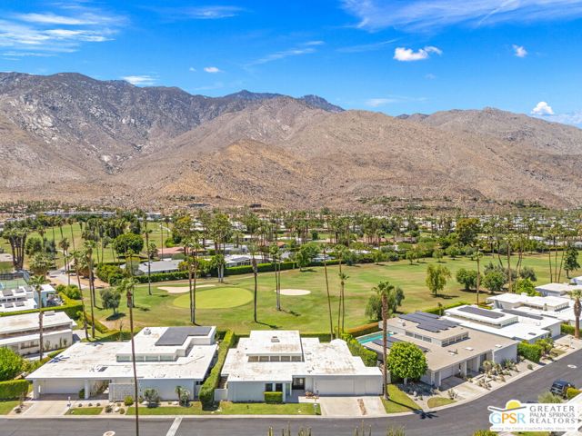 2723 S Kings Road, Palm Springs CA: https://media.crmls.org/mediaz/dc73b1bd-fdef-4f15-a8ee-8a8270c72ab7.jpg