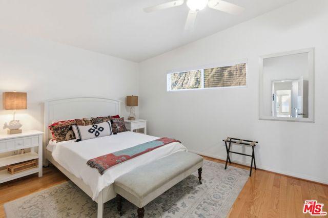 20456 Pacific Coast Highway, Malibu CA: https://media.crmls.org/mediaz/dc73f12d-884f-40ad-a9b1-a7c216ef0337.jpg