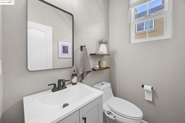 8892 Bellina Commons, Dublin CA: https://media.crmls.org/mediaz/dc74b728-751c-4807-858d-737440f1b15a.jpg