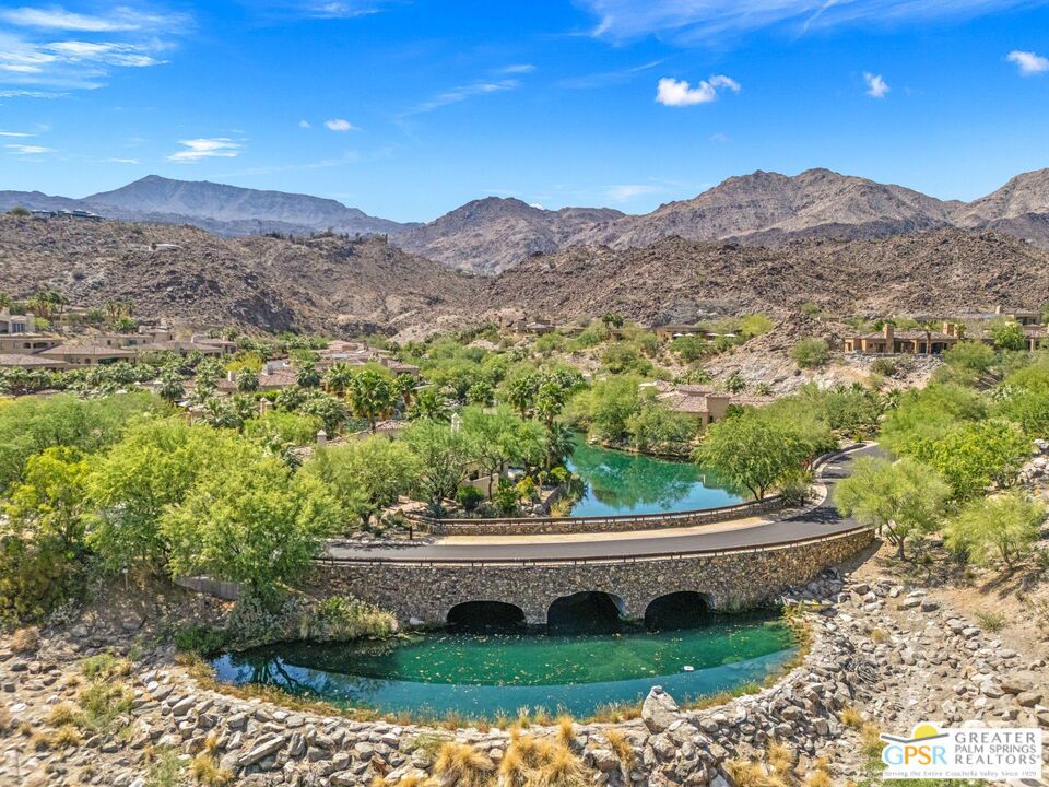 https://media.crmls.org/mediaz/dc74c048-12d4-4824-a937-c08545dac19d.jpg?preset=X-Large