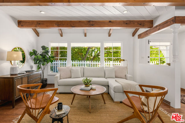 3856 Hayvenhurst Avenue, Encino CA: https://media.crmls.org/mediaz/dc750327-12e4-4718-a6fe-383640d160d8.jpg