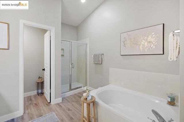 1030 Orchid Dr, Brentwood CA: https://media.crmls.org/mediaz/dc757ca5-f6c2-4c4e-be9c-f6e02a3b2df5.jpg