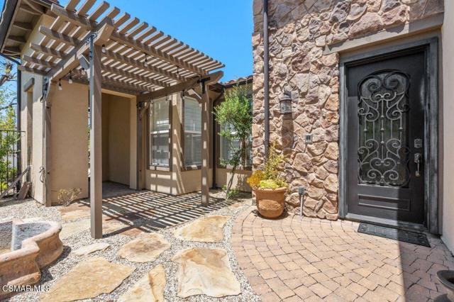 2427 Springbrook Street, Thousand Oaks CA: https://media.crmls.org/mediaz/dc75b5dd-438b-492a-9817-19c685d53289.jpg